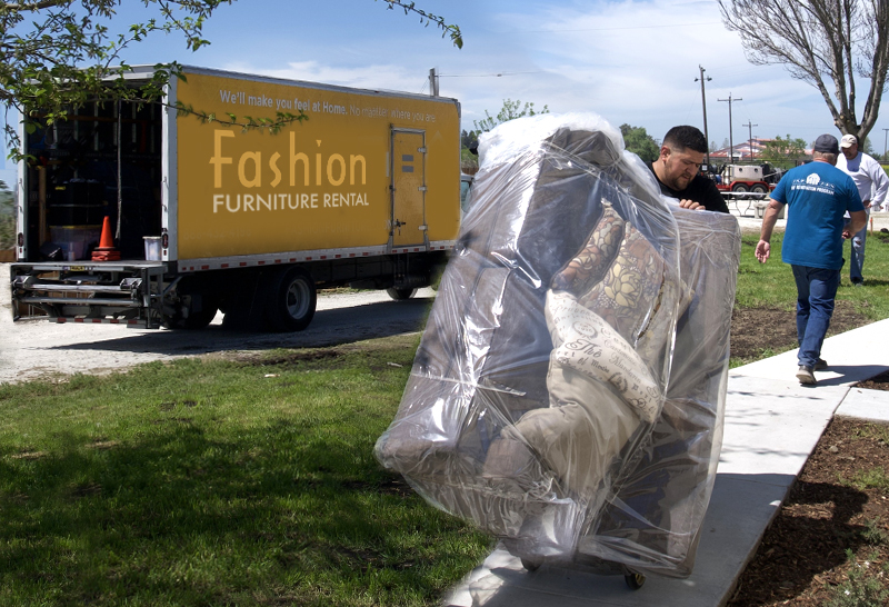 fash-unloading2